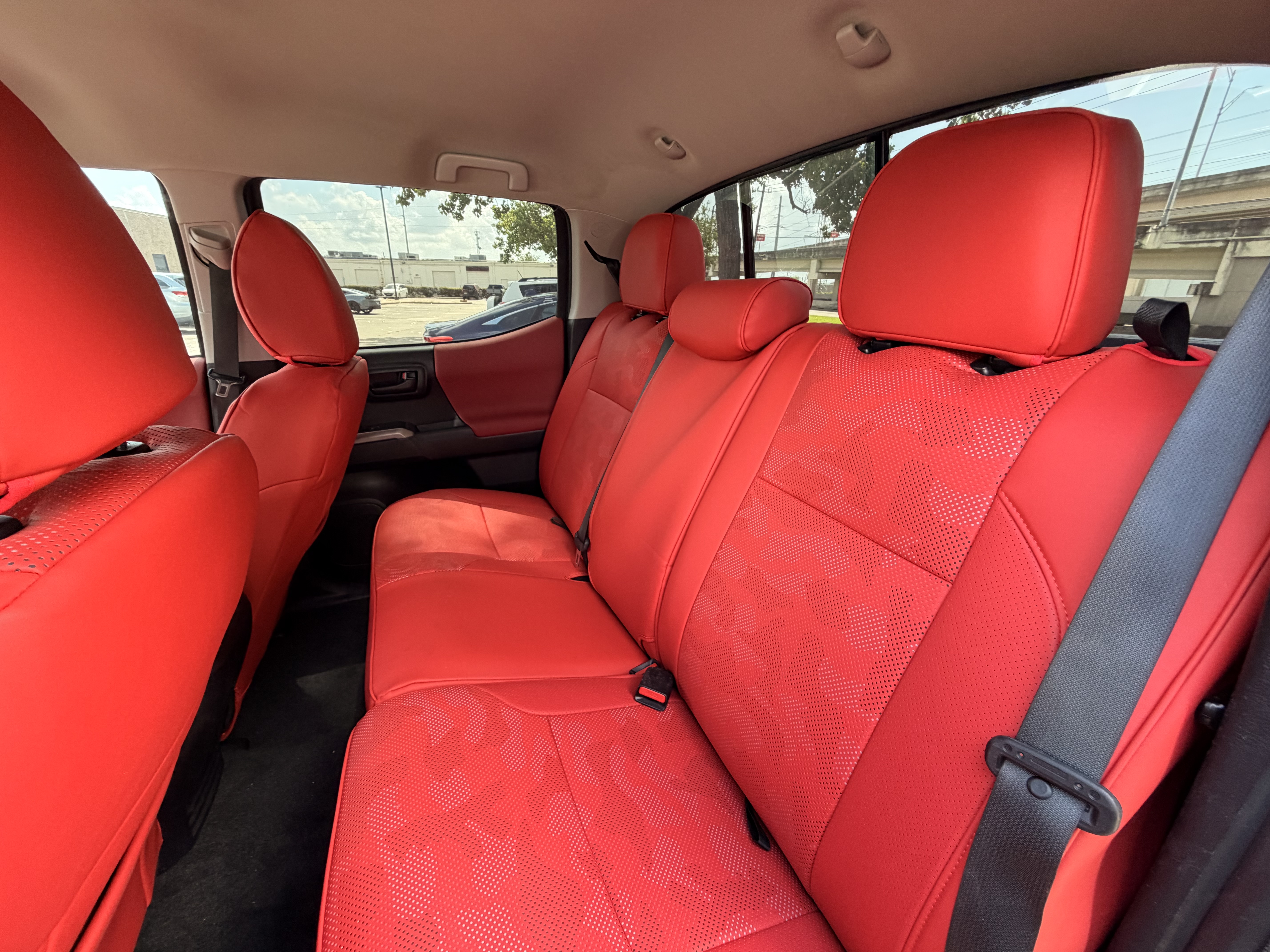 2018 TOYOTA Tacoma β photo 11