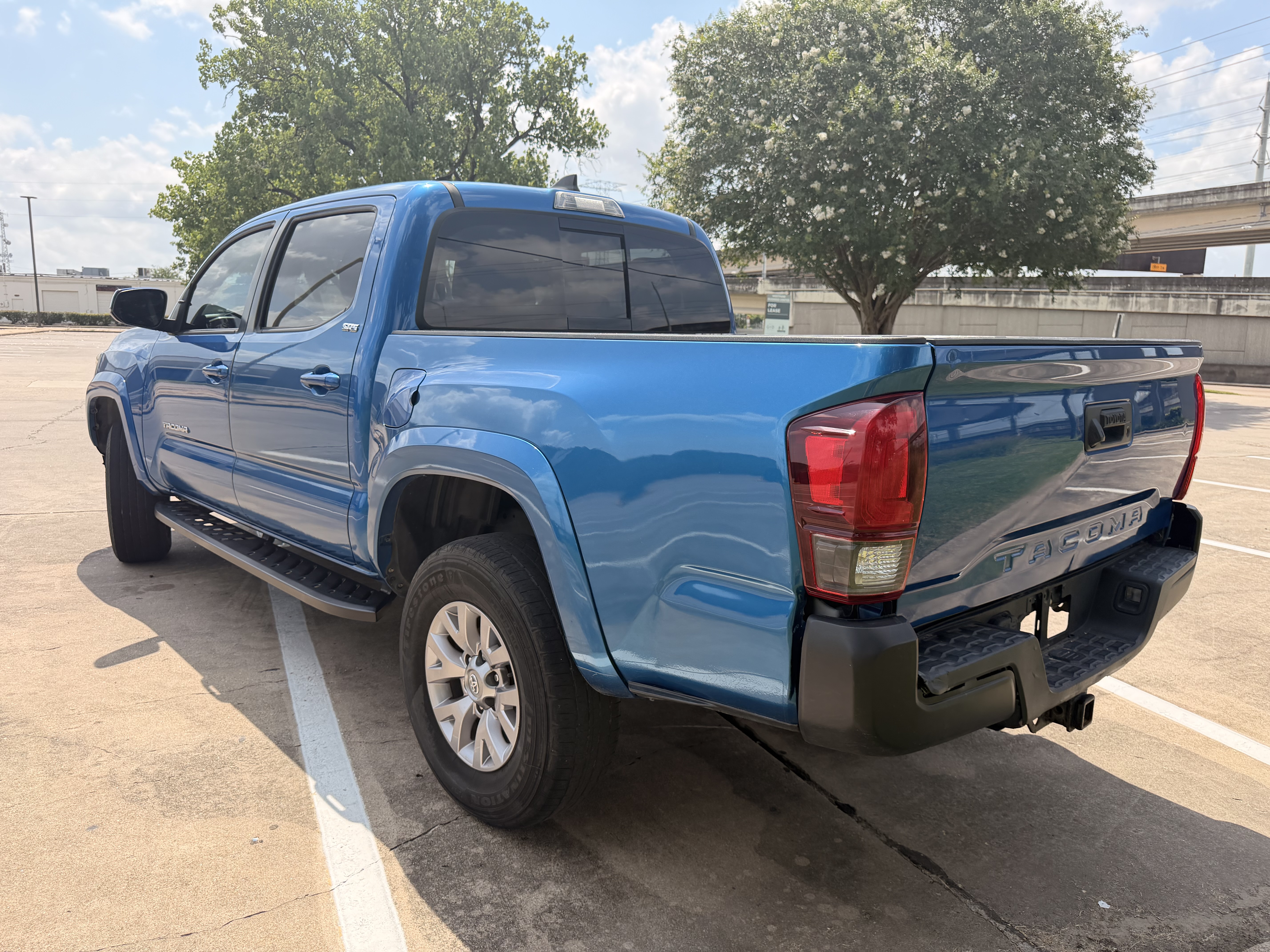 2018 TOYOTA Tacoma β photo 3