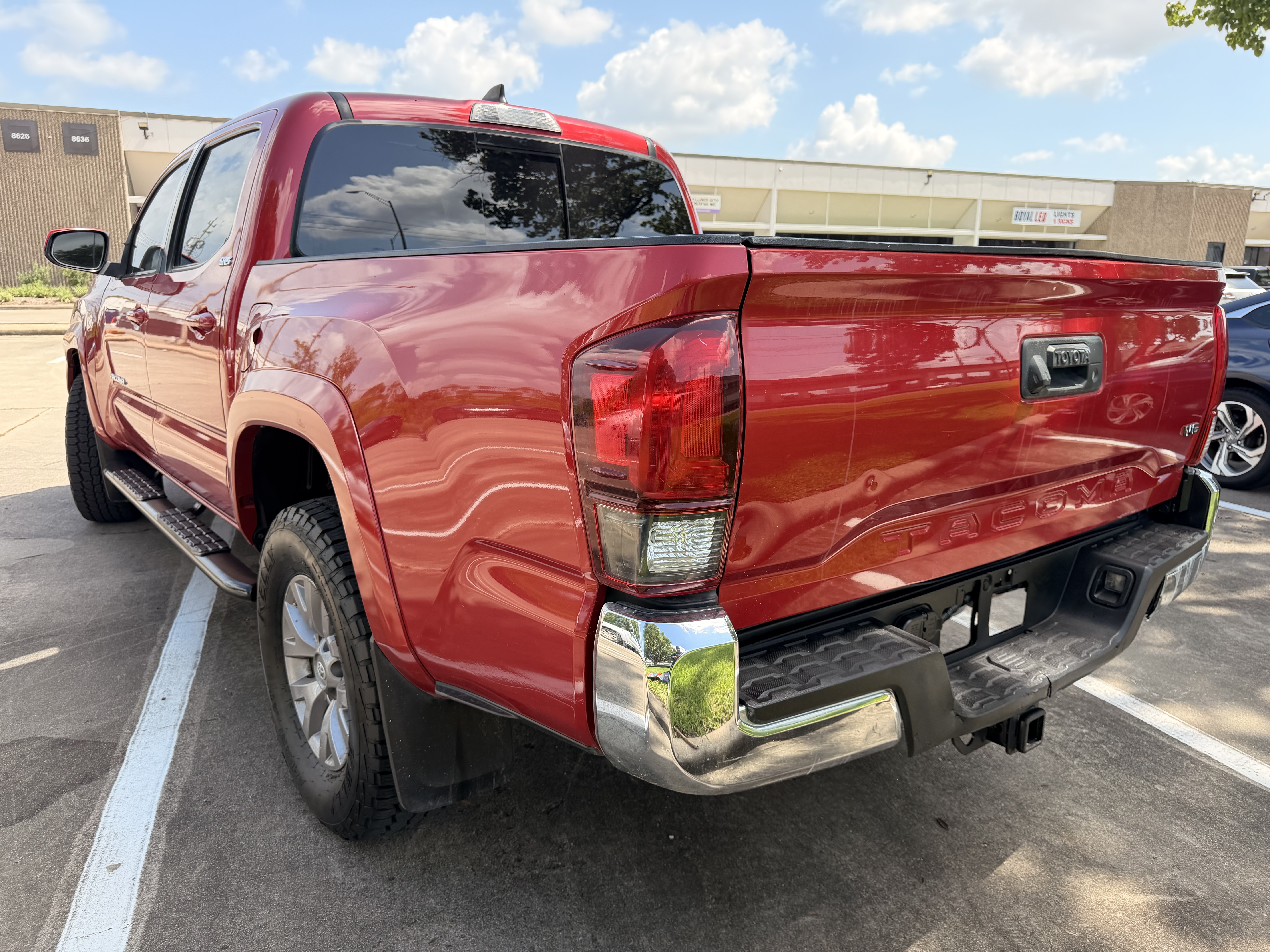 2018 TOYOTA Tacoma β photo 3