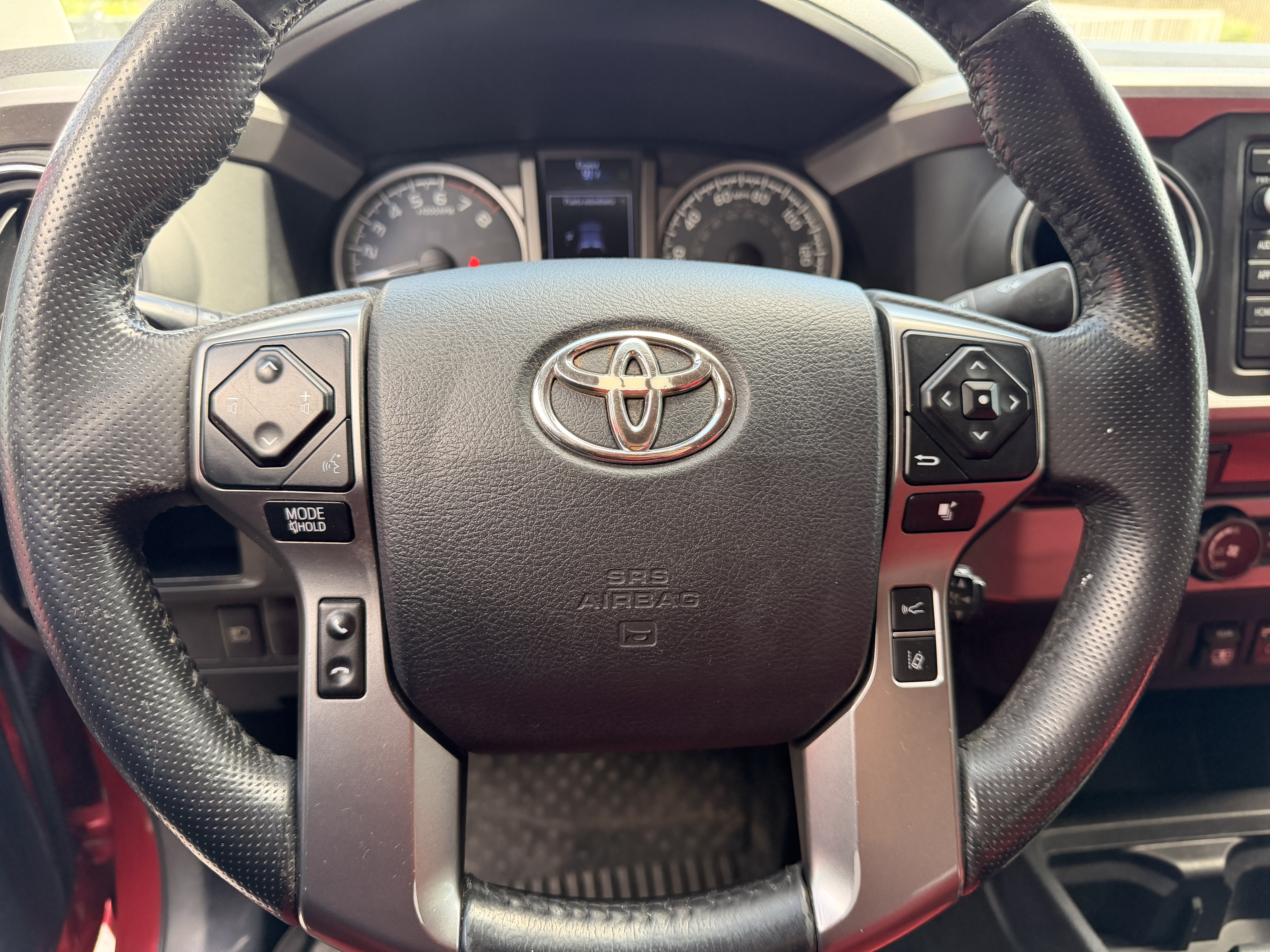 2018 TOYOTA Tacoma β photo 10