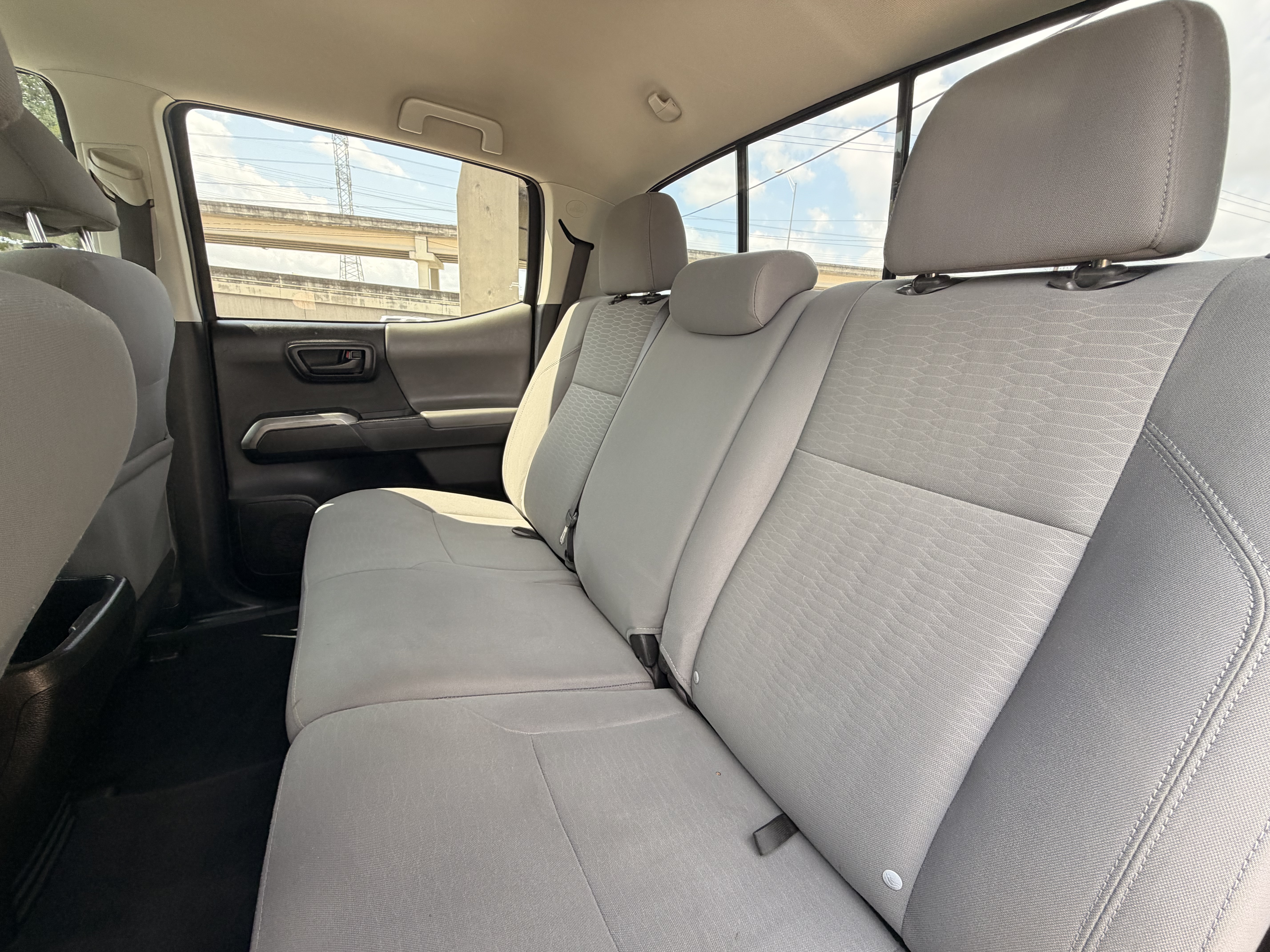 2018 TOYOTA Tacoma β photo 11