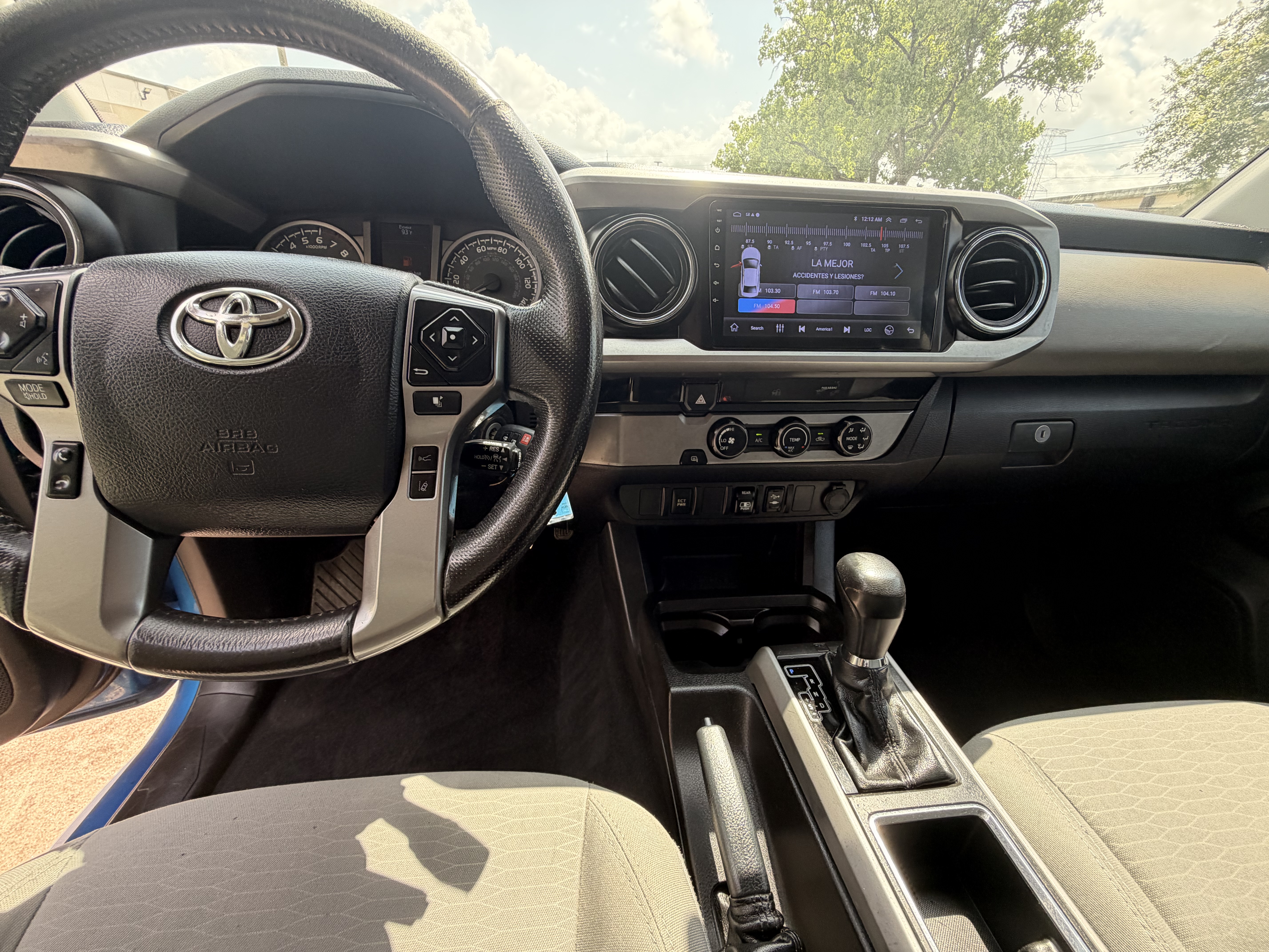 2018 TOYOTA Tacoma β photo 12