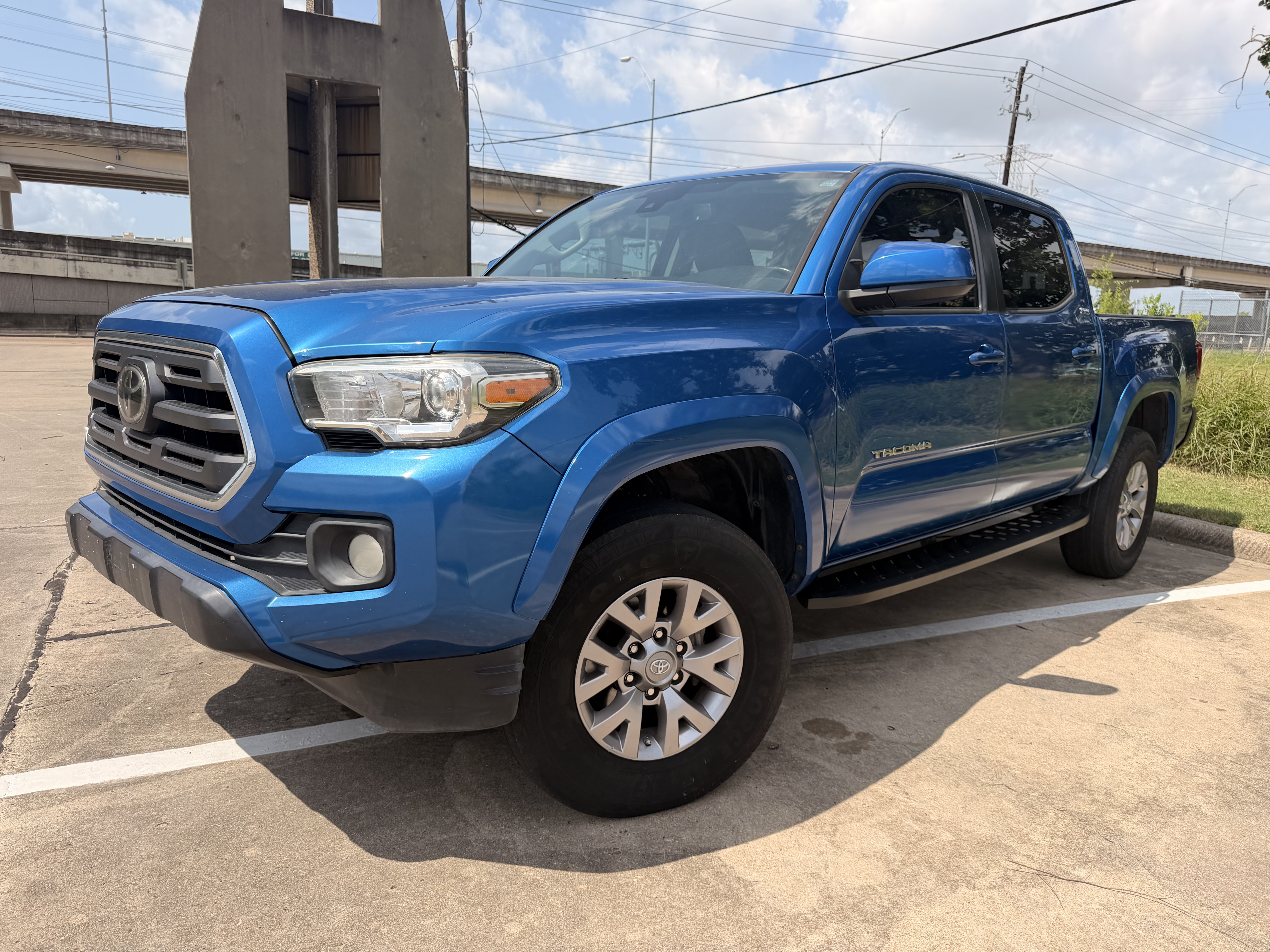 2018 TOYOTA Tacoma